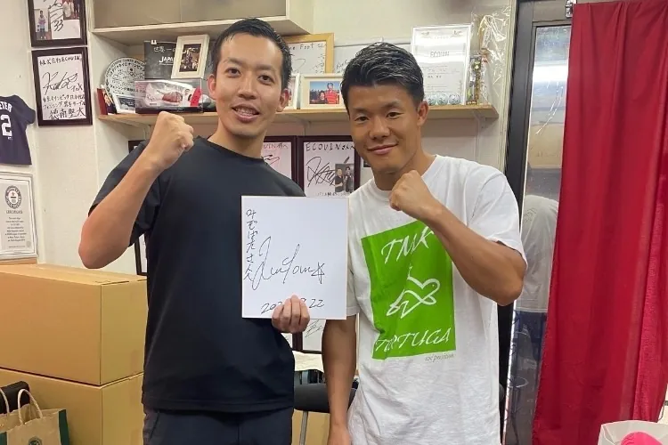 溝端院長と選手（サイン色紙）